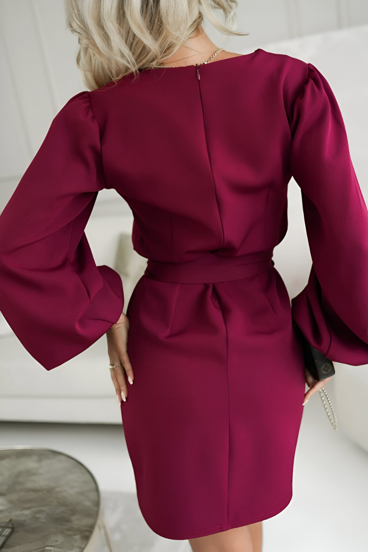 Jacomina | Robe élégante en satin avec ceinture