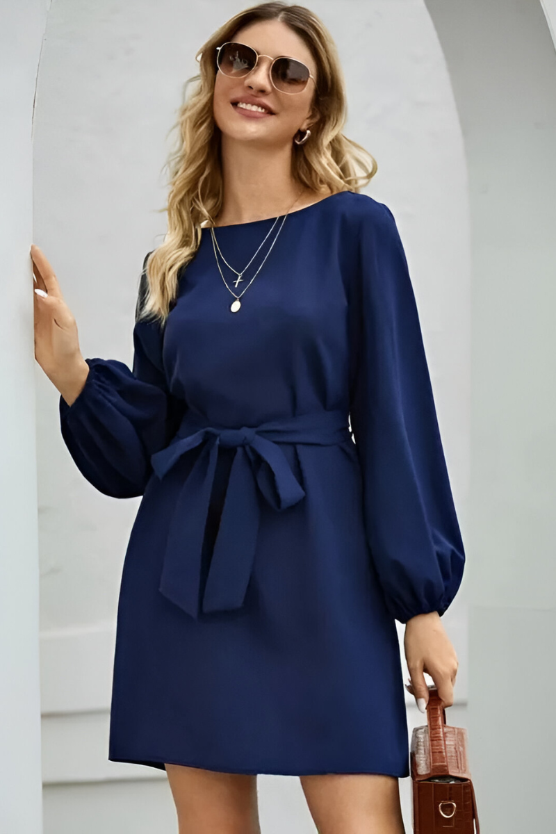 Jacomina | Robe élégante en satin avec ceinture