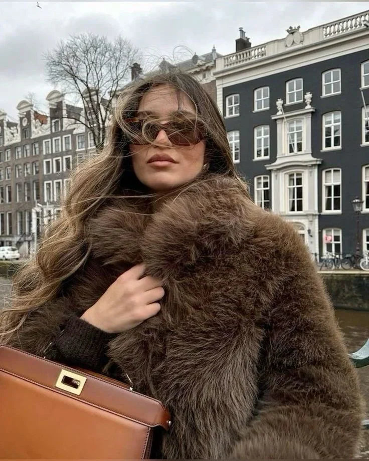 Amelia | Manteau en fausse fourrure douce au look léger et luxueux