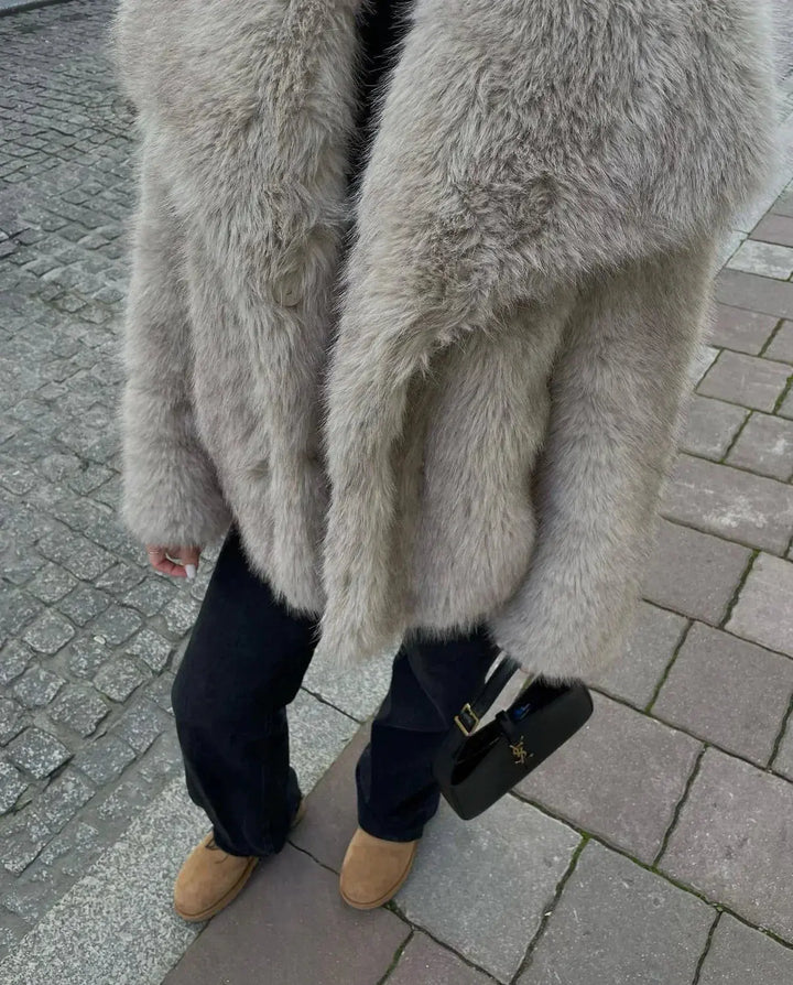 Amelia | Manteau en fausse fourrure douce au look léger et luxueux